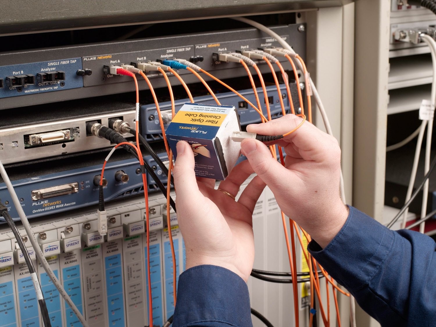 Cubo de limpieza para conectores de fibra óptica con toallitas